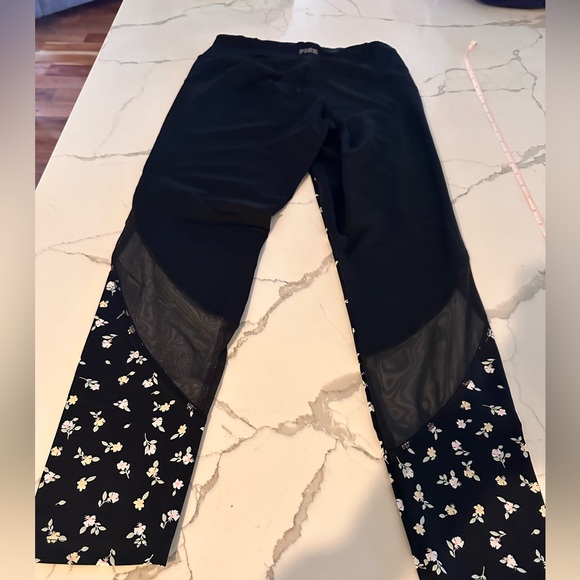 🌸Pink Leggings Floral with Mesh Size Medium🌸 - Picture 7 of 7